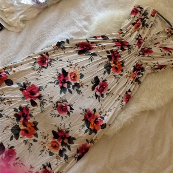LAST 1! Ivory Floral Maxi dress - Picture 6 of 7